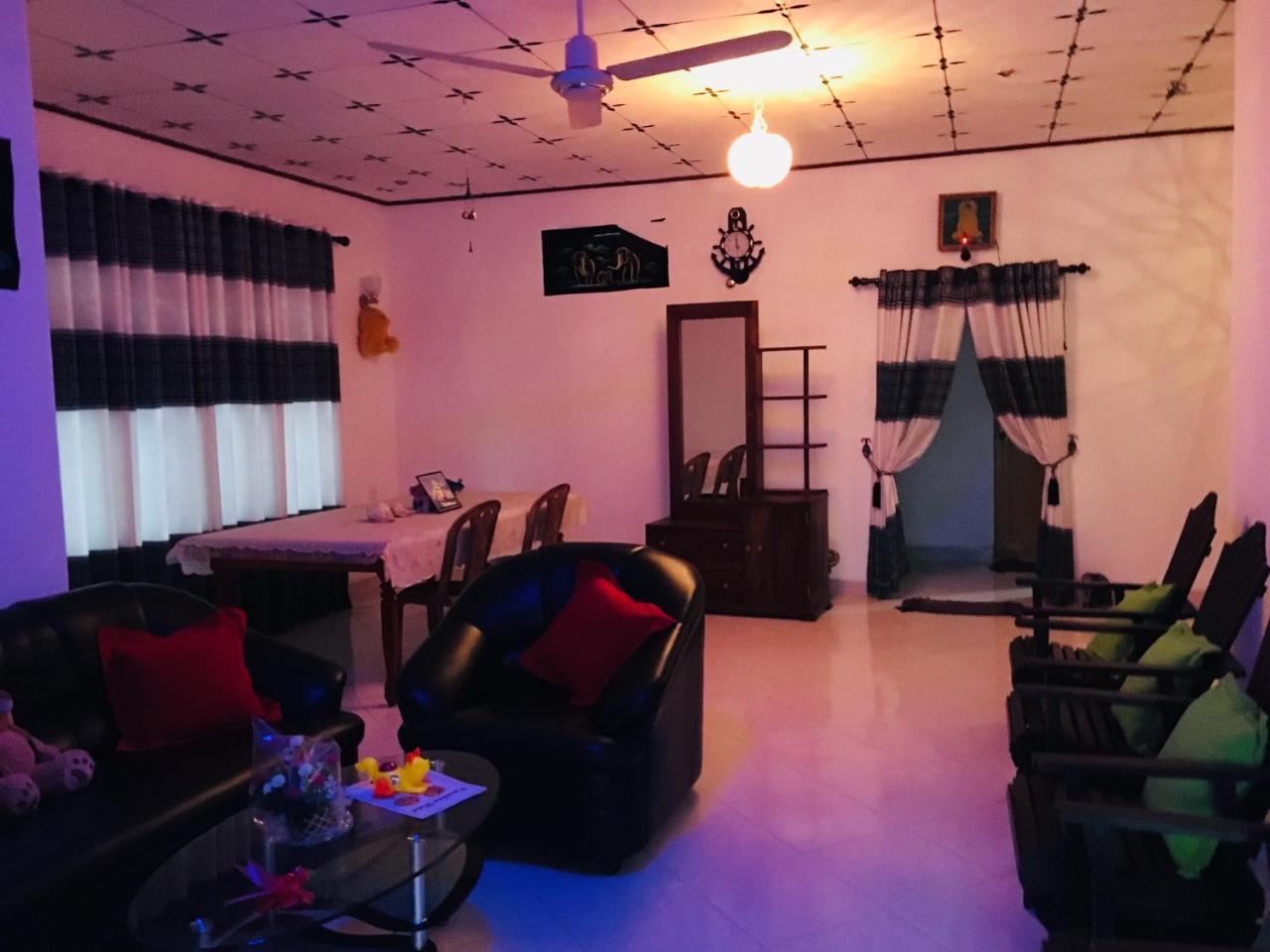 Kawshan Home Stay 迪克韦勒 外观 照片